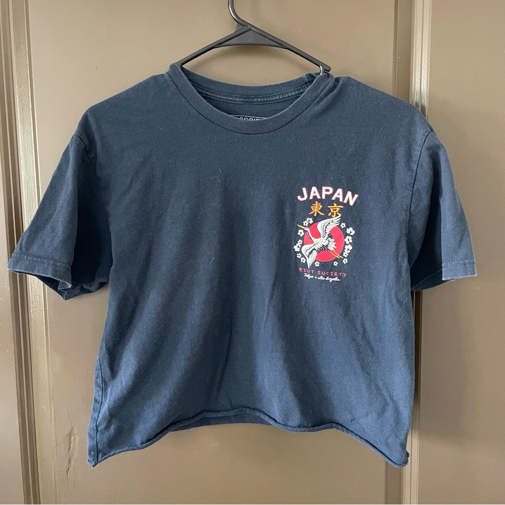 Riot Society Dark Navy Crop Top with Japan Graphic Size Small
